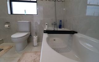 5 Bedroom House For Sale in Mile 4, Swakopmund