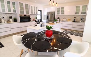 5 Bedroom House For Sale in Mile 4, Swakopmund