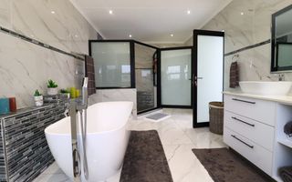 5 Bedroom House For Sale in Mile 4, Swakopmund