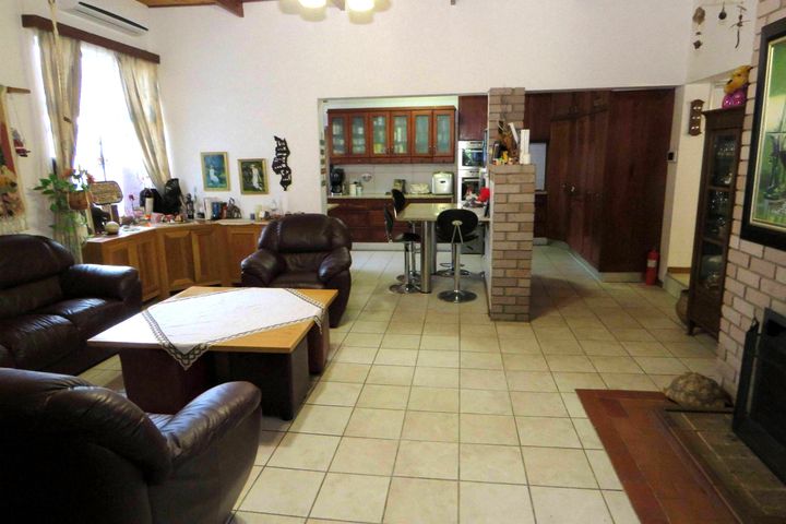 6 Bedroom House For Sale in Olympia, Windhoek