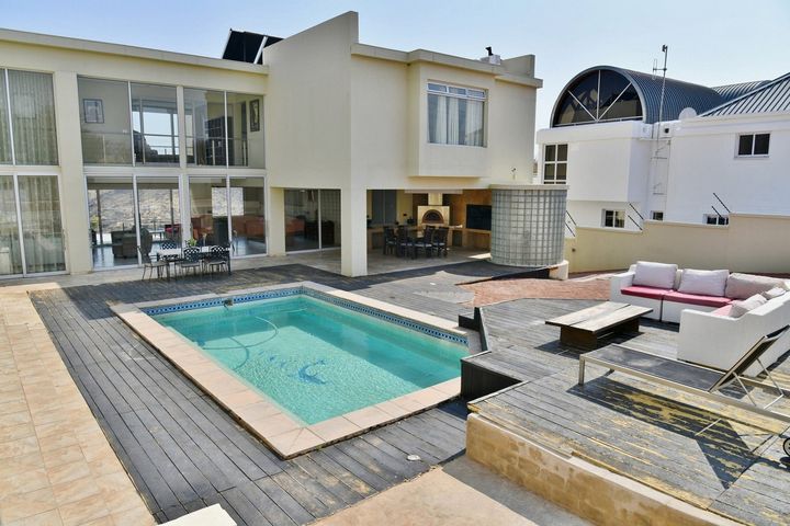 8 Bedroom House For Sale in Ludwigsdorf, Windhoek