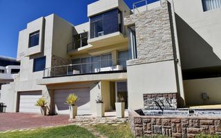 8 Bedroom House For Sale in Ludwigsdorf, Windhoek