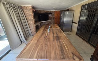 4 Bedroom Freestanding For Sale in Henties Bay