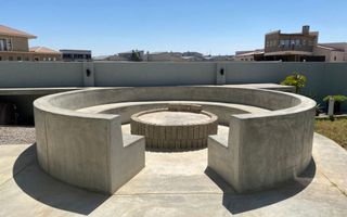 8 Bedroom House For Sale in Henties Bay