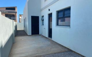 8 Bedroom House For Sale in Henties Bay
