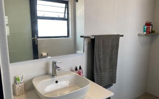 8 Bedroom House For Sale in Henties Bay