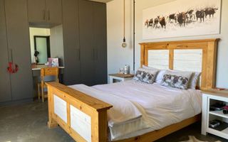 8 Bedroom House For Sale in Henties Bay
