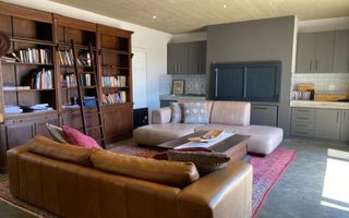 8 Bedroom House For Sale in Henties Bay
