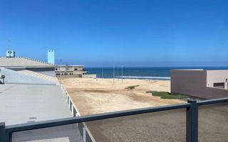 8 Bedroom House For Sale in Henties Bay