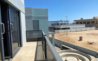 8 Bedroom House For Sale in Henties Bay