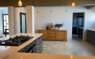 8 Bedroom House For Sale in Henties Bay