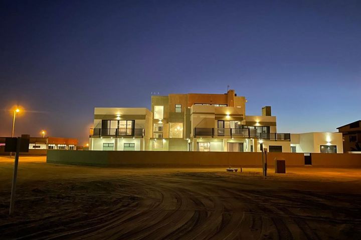 8 Bedroom House For Sale in Henties Bay