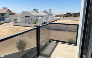 8 Bedroom House For Sale in Henties Bay