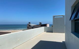 8 Bedroom House For Sale in Henties Bay