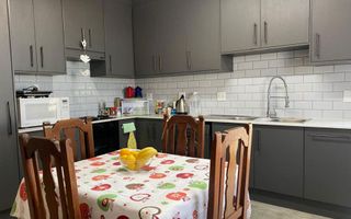 8 Bedroom House For Sale in Henties Bay