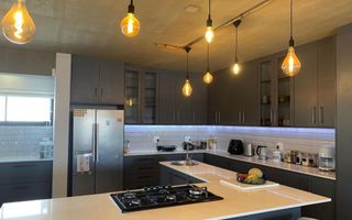8 Bedroom House For Sale in Henties Bay