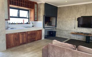 8 Bedroom House For Sale in Henties Bay