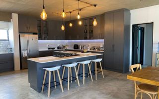8 Bedroom House For Sale in Henties Bay