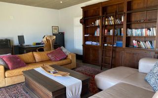 8 Bedroom House For Sale in Henties Bay