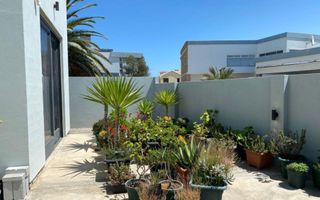 8 Bedroom House For Sale in Henties Bay