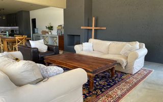 8 Bedroom House For Sale in Henties Bay