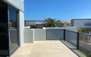 8 Bedroom House For Sale in Henties Bay