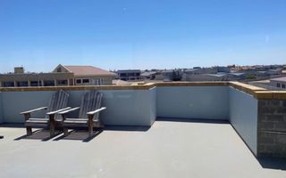 8 Bedroom House For Sale in Henties Bay