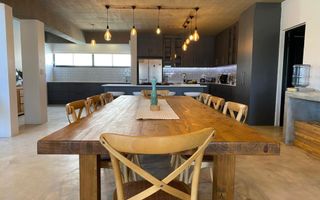 8 Bedroom House For Sale in Henties Bay