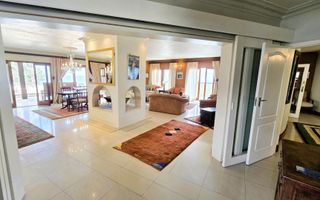 9 Bedroom House For Sale in Vogelstrand, Swakopmund