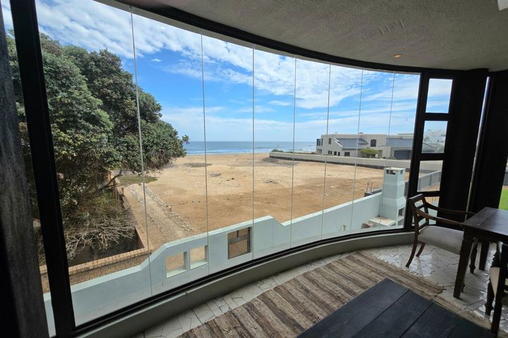 9 Bedroom House For Sale in Vogelstrand, Swakopmund