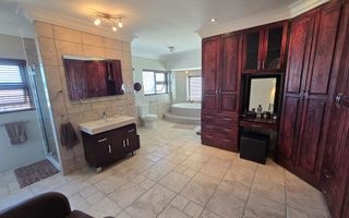 5 Bedroom House For Sale in Hage Heights, Swakopmund