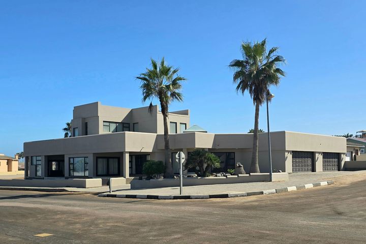 5 Bedroom House For Sale in Hage Heights, Swakopmund