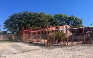 6 Bedroom Semi Detached For Sale in Grootfontein