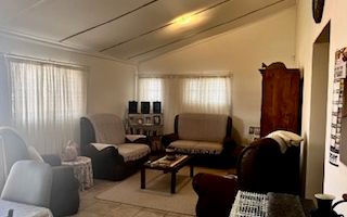 6 Bedroom Semi Detached For Sale in Grootfontein