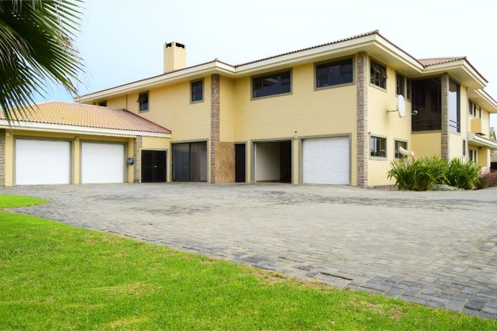 4 Bedroom House To Rent in Vogelstrand, Swakopmund