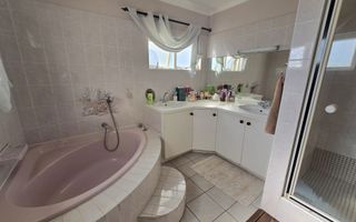 5 Bedroom House For Sale in Hage Heights, Swakopmund