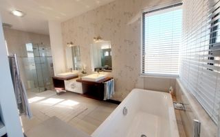 4 Bedroom House For Sale in Afrodite Beach