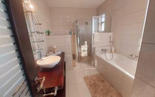 4 Bedroom House For Sale in Afrodite Beach