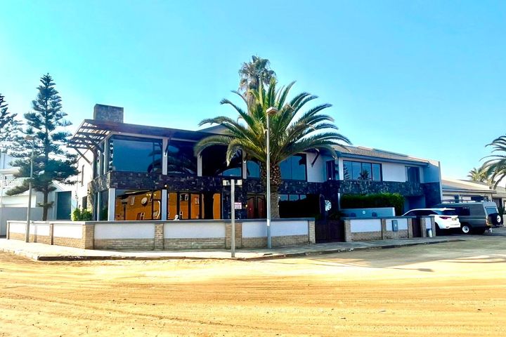 8 Bedroom House For Sale in Vineta, Swakopmund