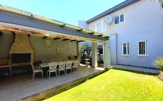 8 Bedroom House For Sale in Vineta, Swakopmund