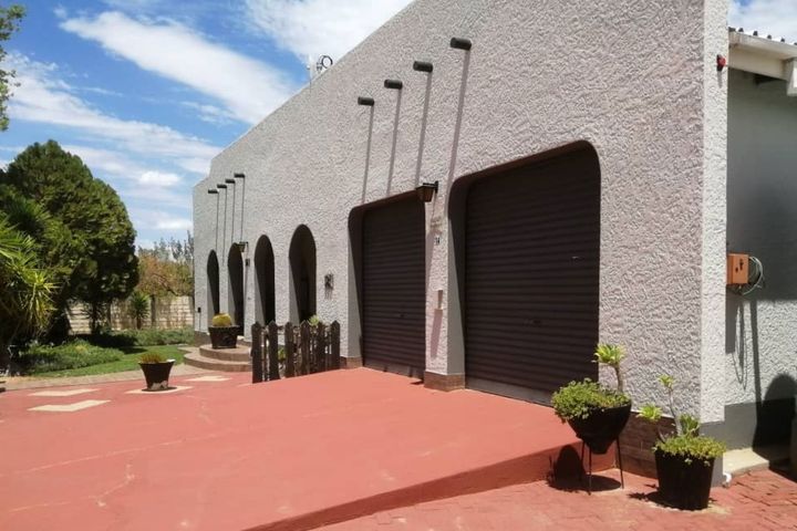 4 Bedroom House For Sale in Okahandja