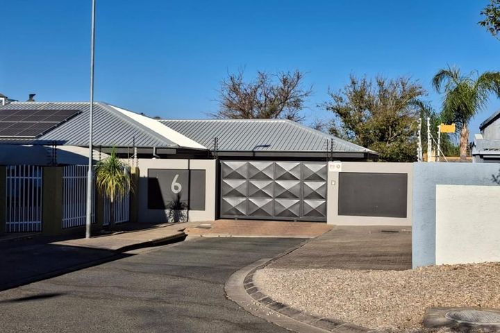 4 Bedroom Freestanding For Sale in Kleine Kuppe, Windhoek