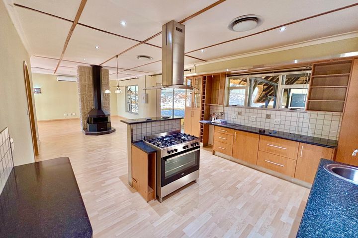 4 Bedroom House To Rent in Windhoek Central, Windhoek