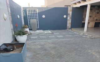 3 Bedroom House For Sale in Langstrand