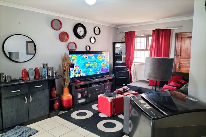 5 Bedroom House For Sale in Walvis Bay Central