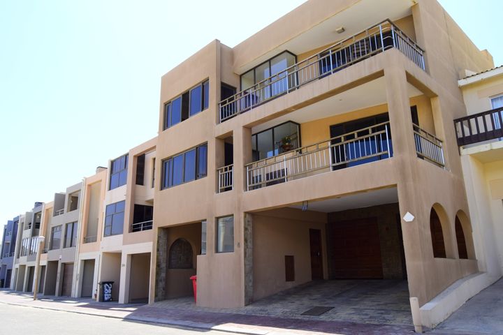 7 Bedroom Freehold For Sale in Langstrand