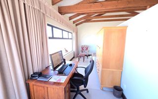 3 Bedroom House For Sale in Long Beach