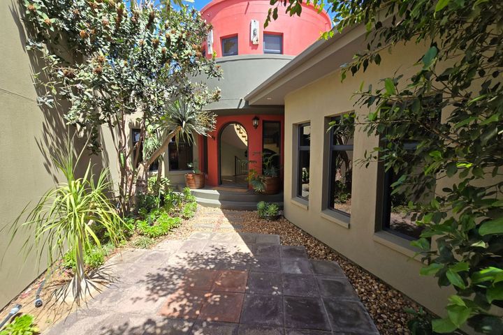 3 Bedroom House For Sale in Long Beach