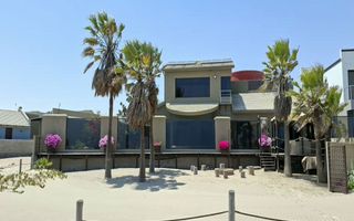 3 Bedroom House For Sale in Long Beach
