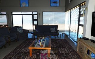 House For Sale in Henties Bay